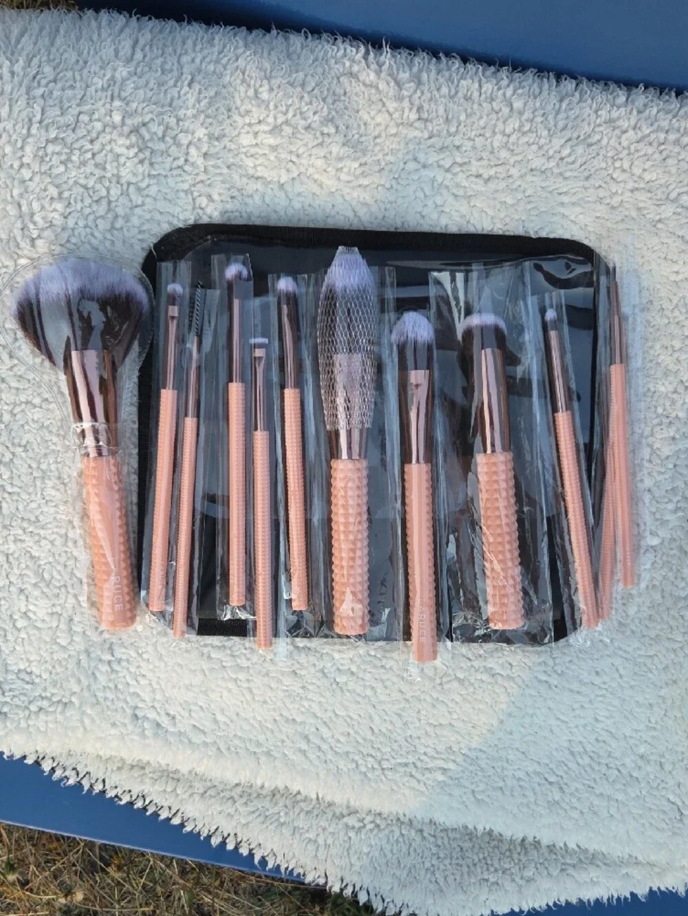 Pink Travel Makeup Case with Laruce Beauty 14 Piece Brush Set